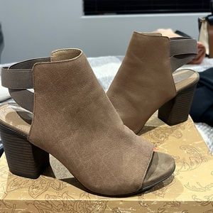 Kenneth Cole great condition